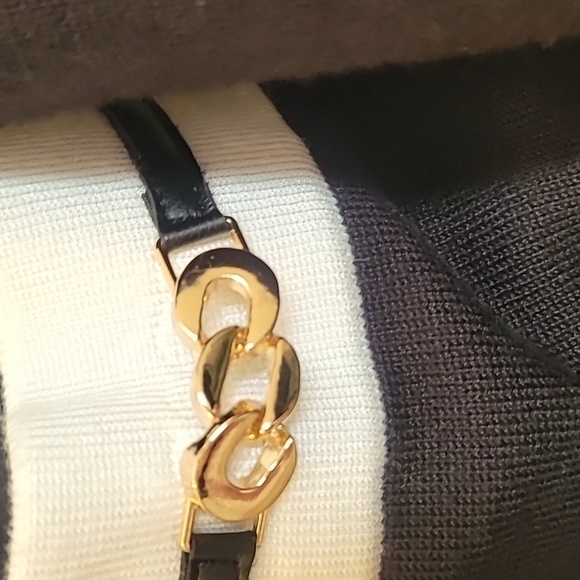 Chic Black and White Knit Sweater - Picture 2 of 6